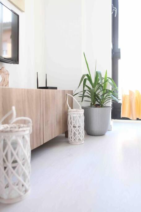 Stylish 2 Bedroom Next To Lamerced Plaza Leilighet