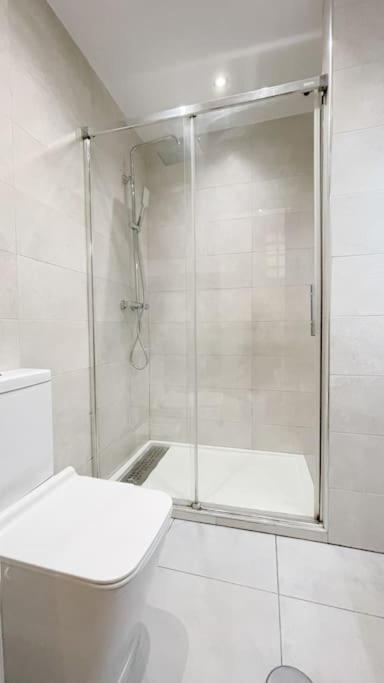 Leilighet Stylish 2 Bedroom Next To Lamerced Plaza